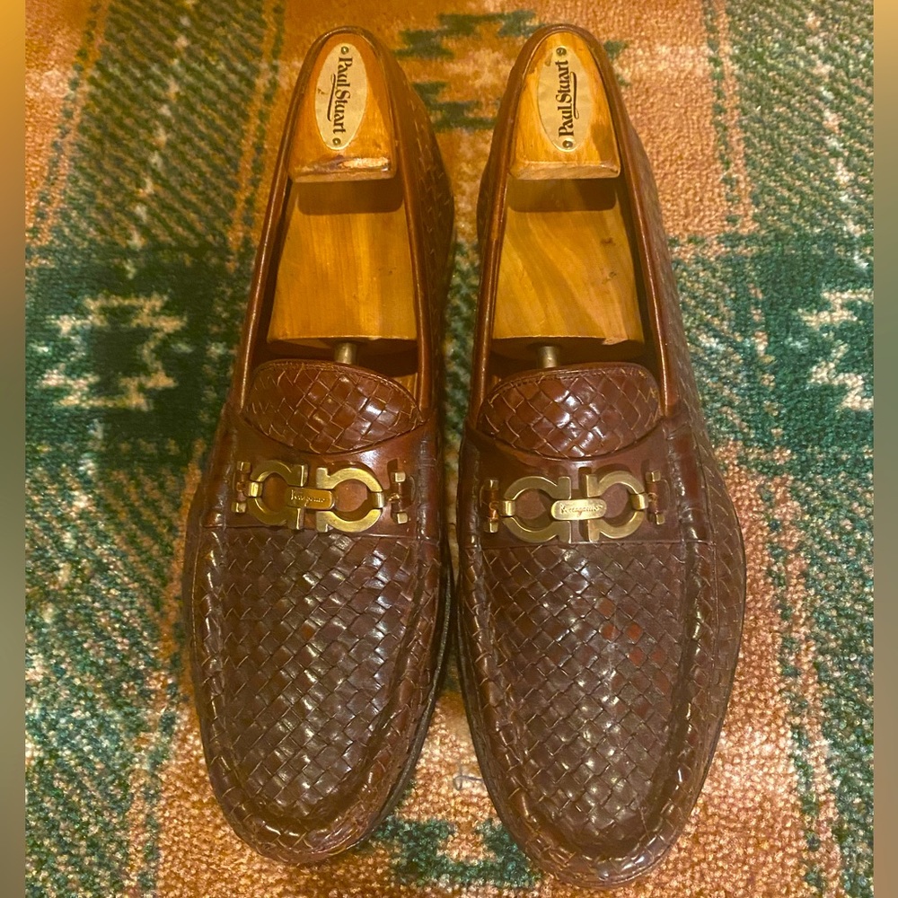 Salvatore Ferragamo loafers. Brown. Size 9.